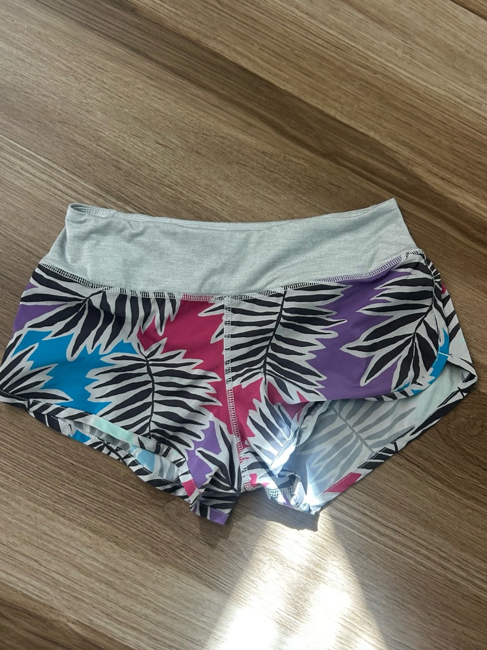 Women's Rabbit Tropical Print Active Shorts - Multicolor